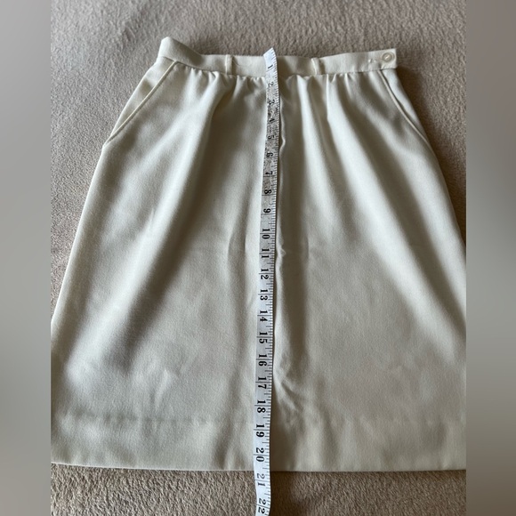 Vintage 80s Cream Pencil Skirt – Oui Petites by Tan Jay XS/S - Picture 11 of 11
